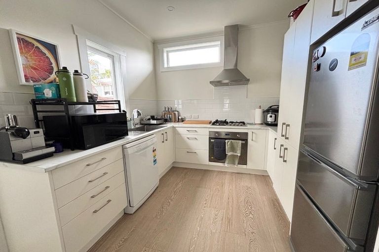 Photo of property in 1/16 Corunna Road, Milford, Auckland, 0620