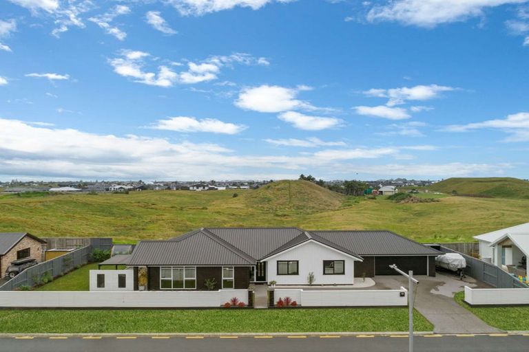 Photo of property in 6 Kuakua Close, Papamoa Beach, Papamoa, 3118