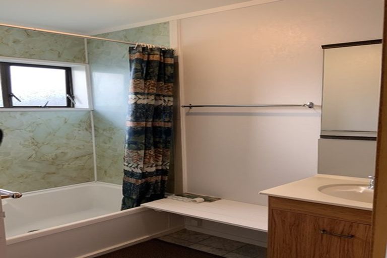 Photo of property in 6/3195 Great North Road, New Lynn, Auckland, 0600