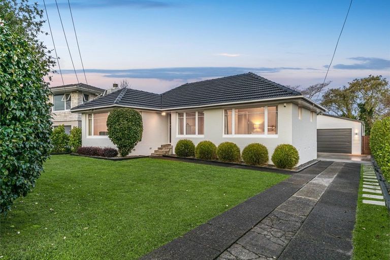 Photo of property in 83 Hutchinsons Road, Bucklands Beach, Auckland, 2014