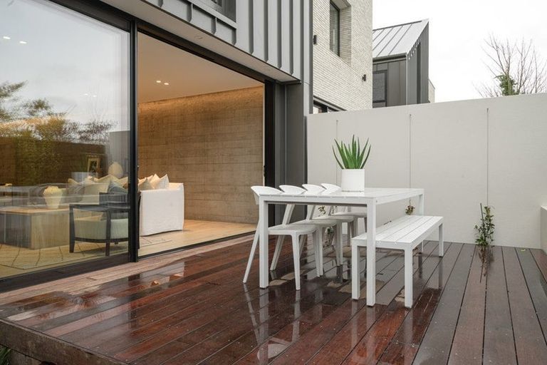 Photo of property in 30a Gracefield Avenue, Christchurch Central, Christchurch, 8013