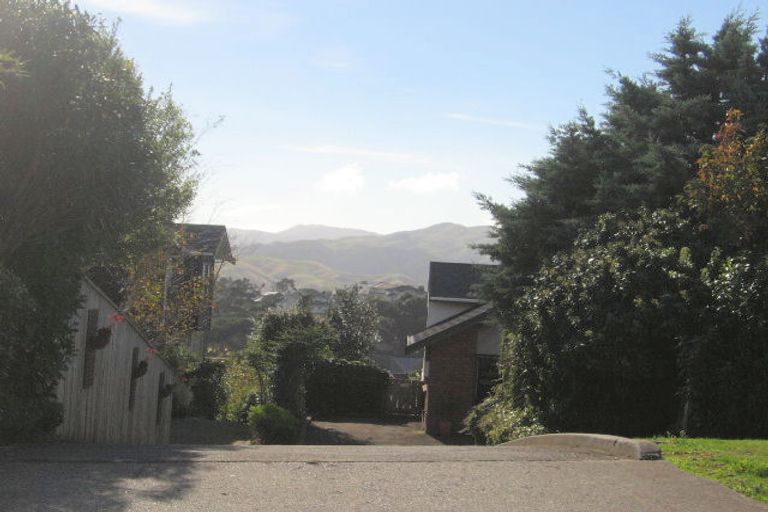 Photo of property in 8a Sailmaker Close, Whitby, Porirua, 5024