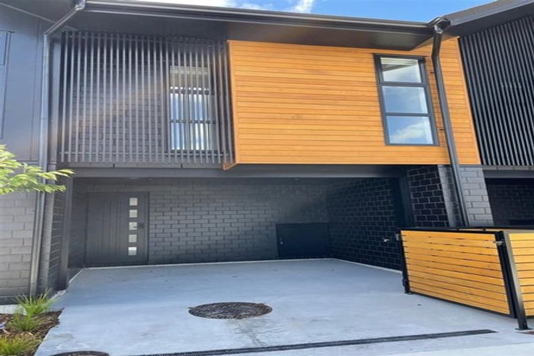 Photo of property in 62 Papatupu Way, Kumeu, 0810
