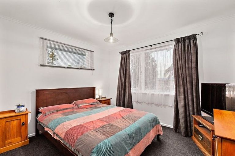 Photo of property in 25 Crompton Road, Massey, Auckland, 0614