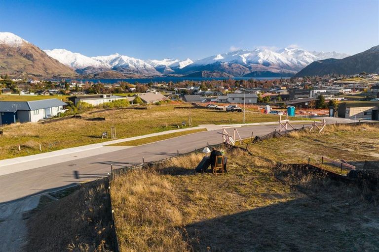 Photo of property in 7 Mcneil Crescent, Wanaka, 9305