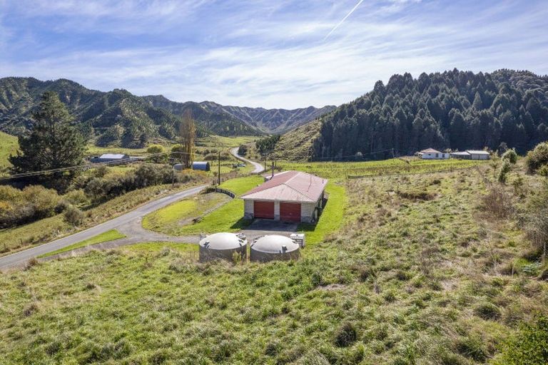 Photo of property in 2560 Rawhitiroa Road, Matemateaonga, Eltham, 4399