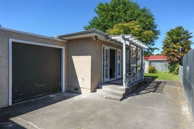 Photo of property in 2/609 Heretaunga Street East, Parkvale, Hastings, 4122
