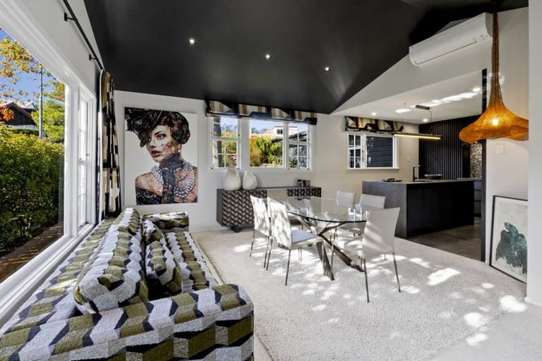 Photo of property in 11 Cedar Drive, Kelvin Heights, Queenstown, 9300