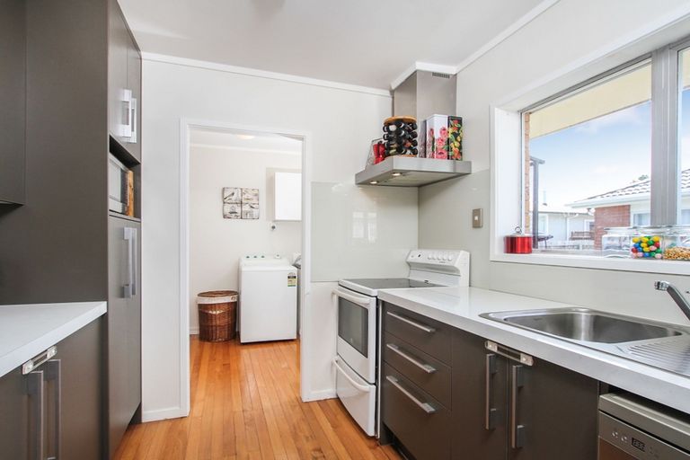 Photo of property in 1/14 Rowan Terrace, Te Atatu South, Auckland, 0610