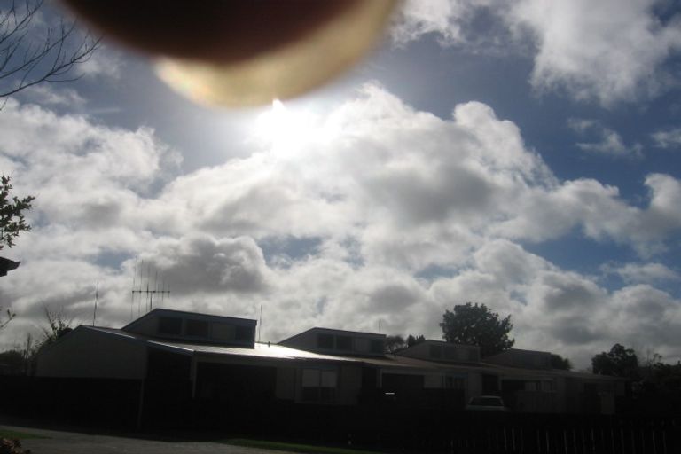 Photo of property in 6 Westmere Place, Takaro, Palmerston North, 4412