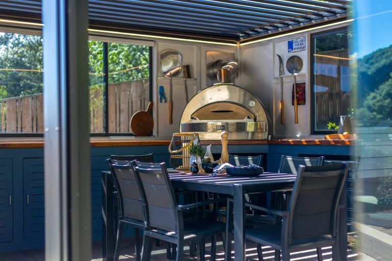 Photo of property in 76 Omapere Street, Whitby, Porirua, 5024