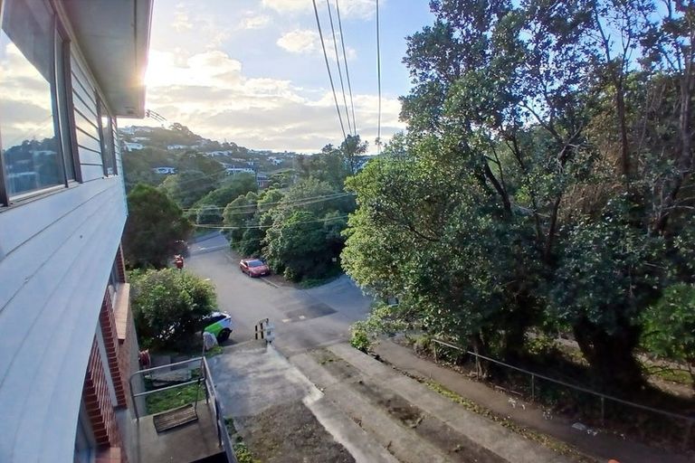 Photo of property in 3/4 Glanmire Road, Newlands, Wellington, 6037
