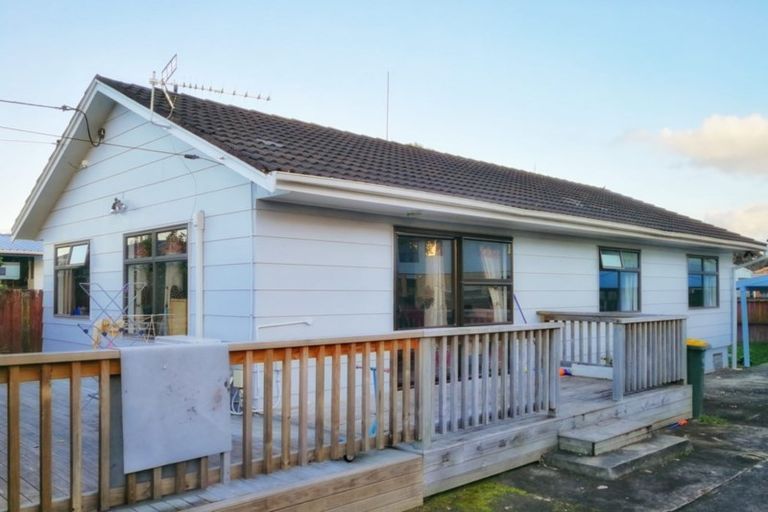 Photo of property in 47 Larnoch Road, Henderson, Auckland, 0610