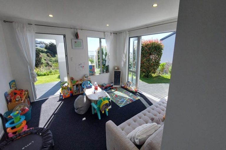Photo of property in 12 Mandalay Lane, Redcliffs, Christchurch, 8081