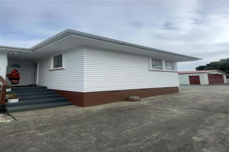 Photo of property in 34 Beauzami Crescent, Ascot Park, Porirua, 5024