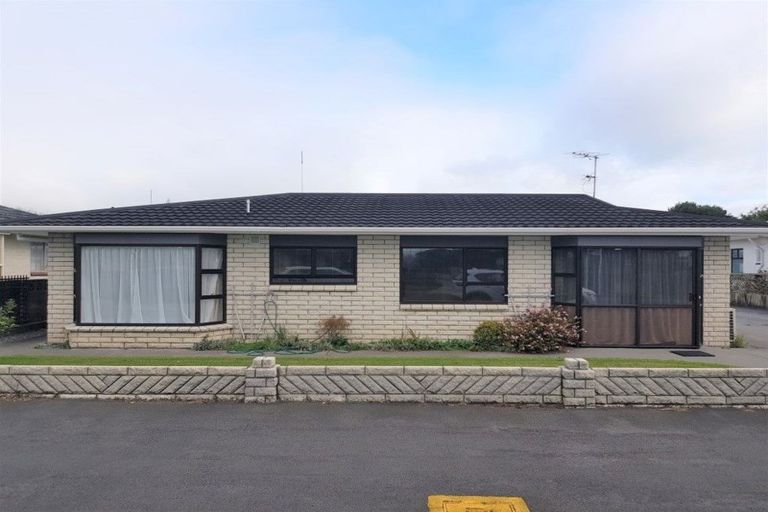 Photo of property in 28a Tukapa Street, Westown, New Plymouth, 4310