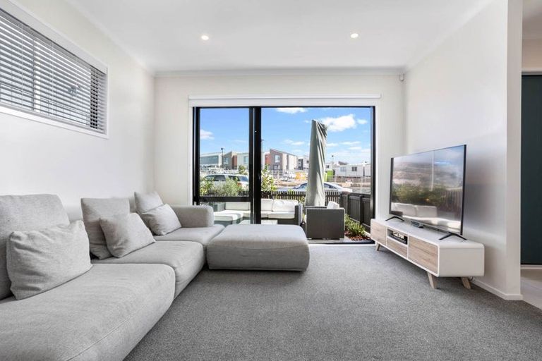 Photo of property in 22 Nugget Avenue, Hobsonville, Auckland, 0616