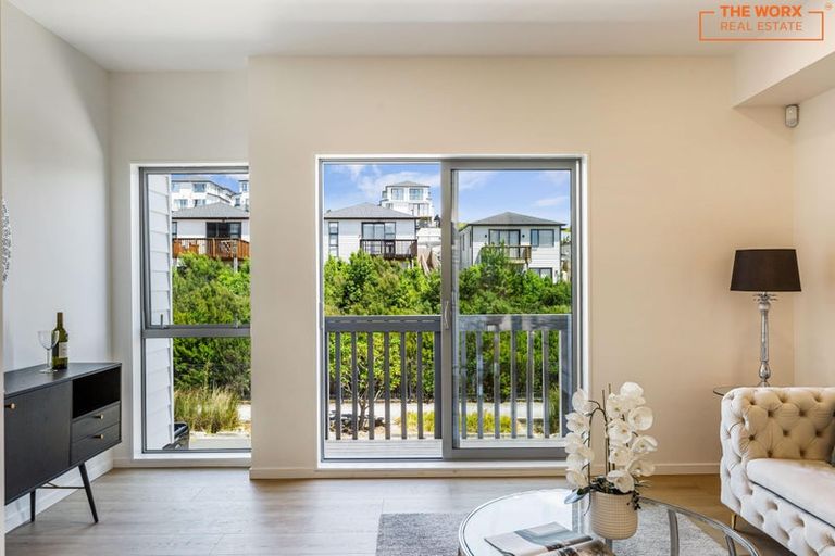 Photo of property in 39 Lawson Creek Street, Massey, Auckland, 0614