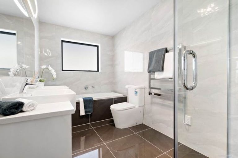Photo of property in 14 Drumconnell Drive, Flat Bush, Auckland, 2019