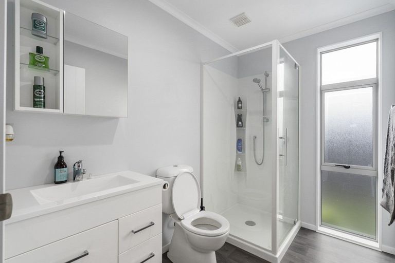 Photo of property in 58 Exeter Crescent, Takaro, Palmerston North, 4412