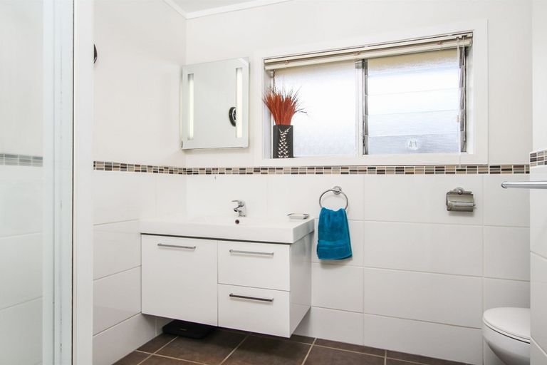 Photo of property in 1/14 Rowan Terrace, Te Atatu South, Auckland, 0610
