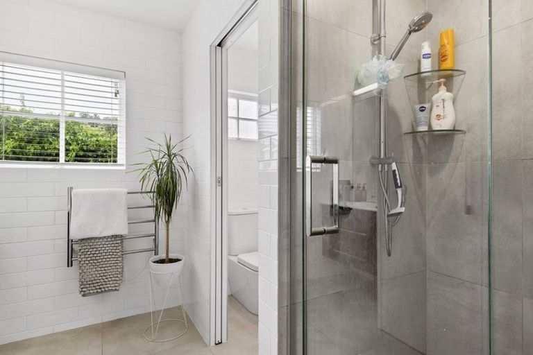 Photo of property in 2/4 Coronation Street, Belmont, Auckland, 0622