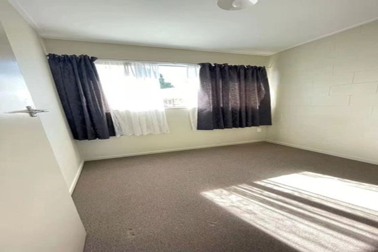 Photo of property in 1 Hinekohu Street, New Lynn, Auckland, 0600