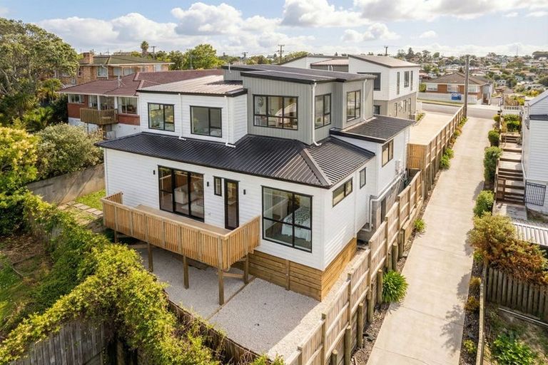 Photo of property in 39c Target Road, Totara Vale, Auckland, 0629