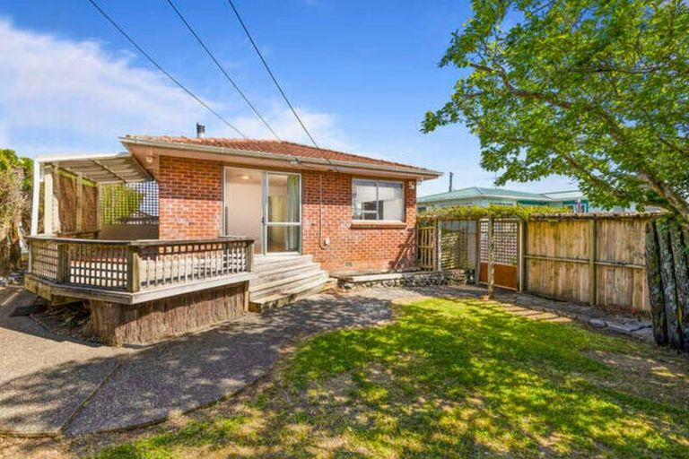 Photo of property in 20 Spencer Road, Pinehill, Auckland, 0632