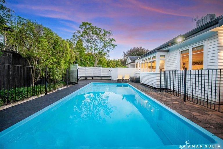 Photo of property in 94 Sylvia Road, Hillcrest, Auckland, 0627