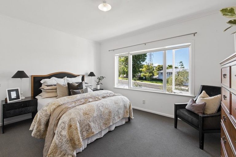 Photo of property in 17 Lyndhurst Road, Te Atatu South, Auckland, 0610