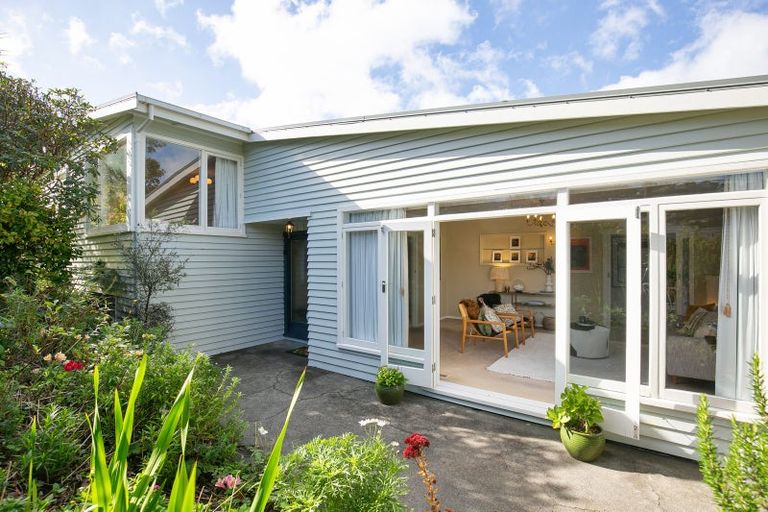 Photo of property in 2 Waipapa Road, Hataitai, Wellington, 6021
