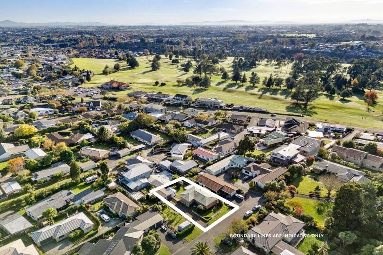 Photo of property in 32 Sandwich Road, St Andrews, Hamilton, 3200