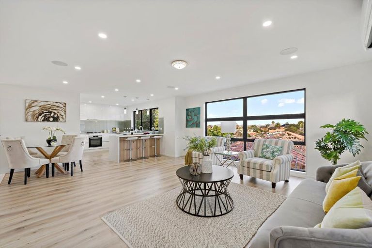 Photo of property in 11 Tawapou Close, Massey, 0614