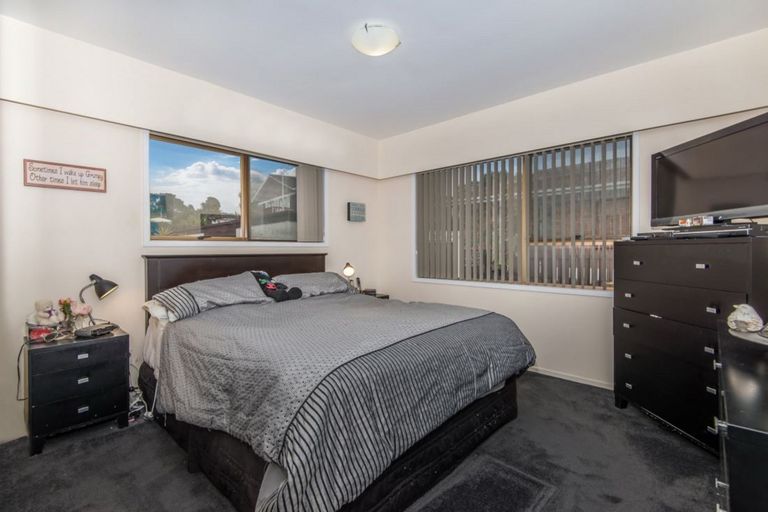 Photo of property in 37 Nui Mana Place, Te Atatu South, Auckland, 0610