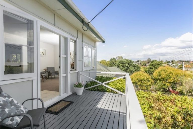 Photo of property in 10 Evan Street, Belmont, Auckland, 0622