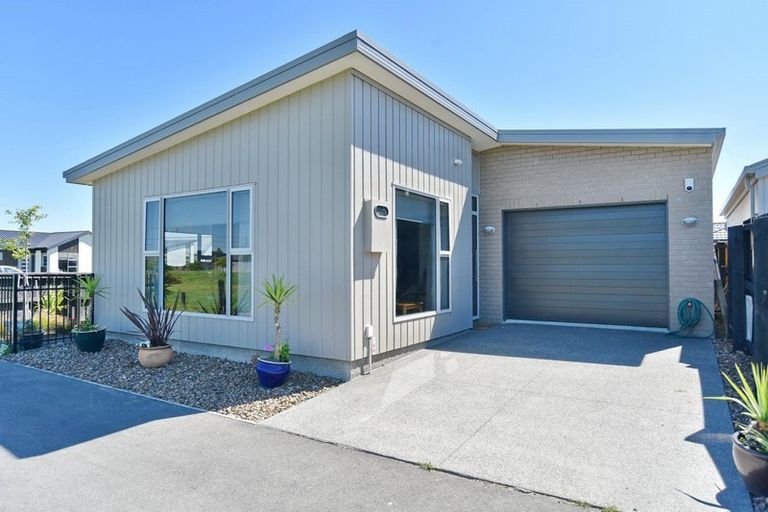 Photo of property in 1 Glenbarr Lane, Broomfield, Christchurch, 8042