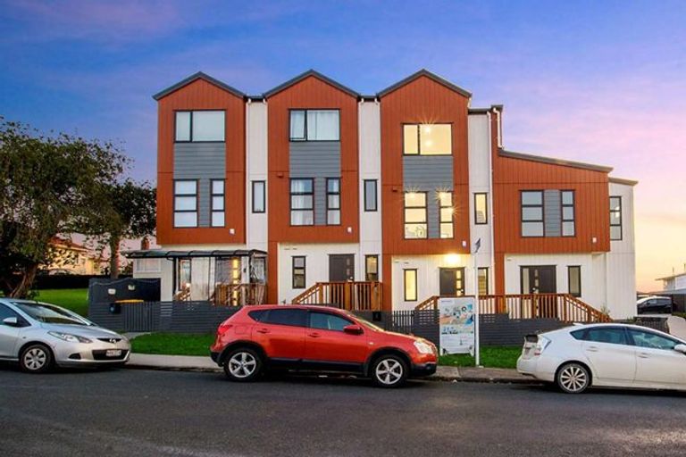 Photo of property in 3/6 Kereru Street, Henderson, Auckland, 0612