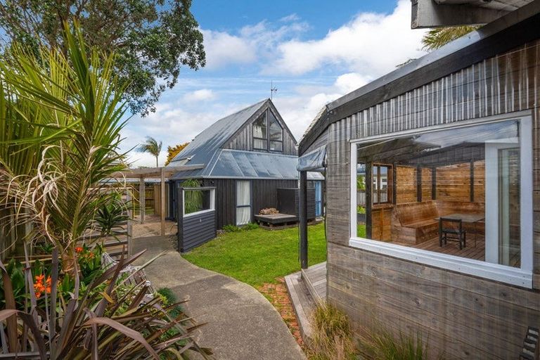 Photo of property in 72 Eversleigh Road, Belmont, Auckland, 0622