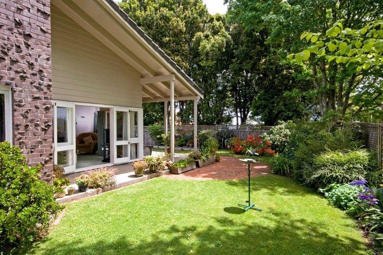 Photo of property in 4 Nassau Court, Half Moon Bay, Auckland, 2012