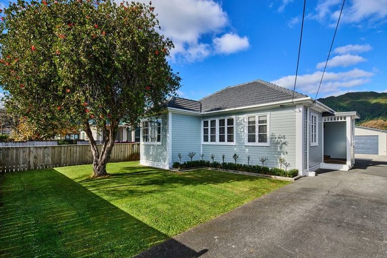 Photo of property in 33 Gibson Crescent, Naenae, Lower Hutt, 5011