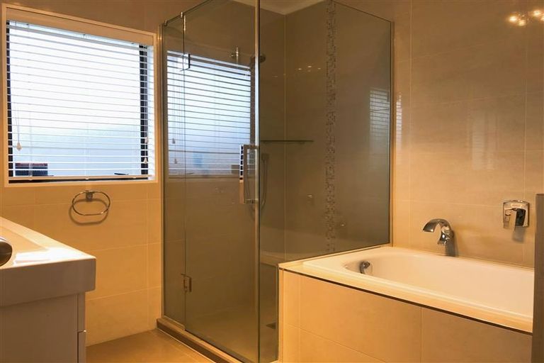 Photo of property in 22 Sturges Road, Henderson, Auckland, 0612