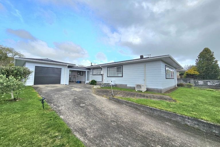 Photo of property in 4 Poplar Grove, Whalers Gate, New Plymouth, 4310