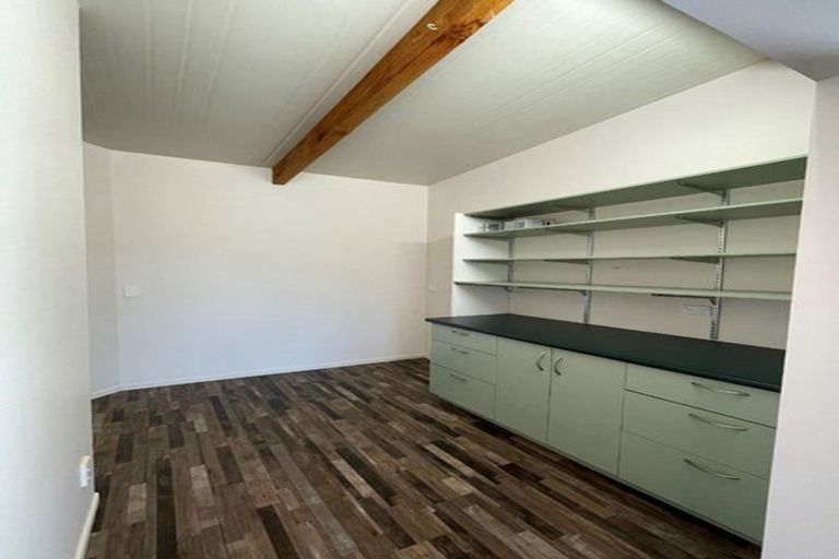 Photo of property in 2 Arthur Road, Paraite, New Plymouth, 4373