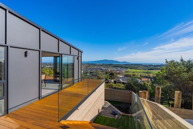 Photo of property in 92 Kotare Street, Waikanae, 5036