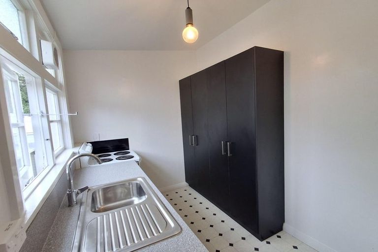 Photo of property in Graymor Flats, 2/19 Ohiro Road, Aro Valley, Wellington, 6021