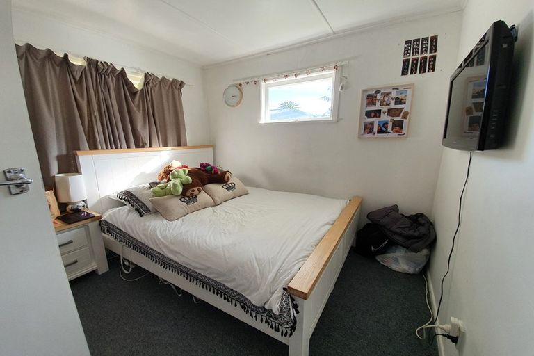 Photo of property in 32 Cutler Street, New Lynn, Auckland, 0600