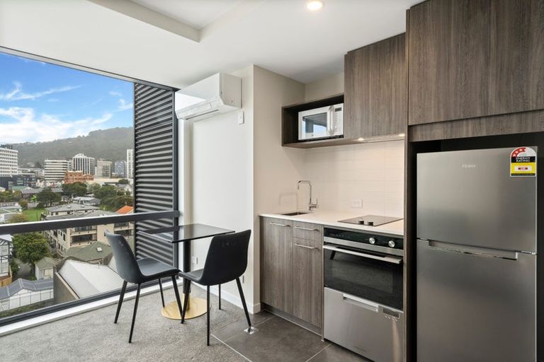 Photo of property in Proximity Apartment Hotel, 801/172 Thorndon Quay, Pipitea, Wellington, 6011