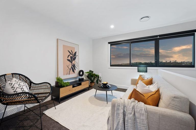 Photo of property in 9 Ridgelea Road, Long Bay, 0792