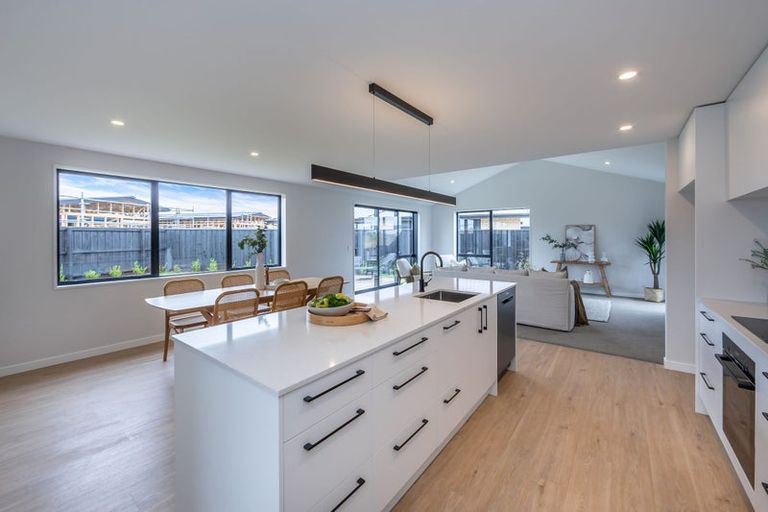 Photo of property in 9 Crosado Place, Rolleston, 7614